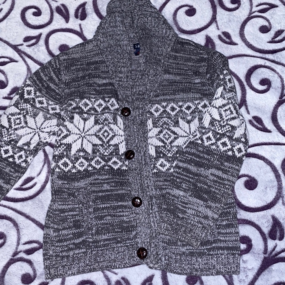 Boys size 7 SKYR cardigan. Grey with Snowflakes. Great condition